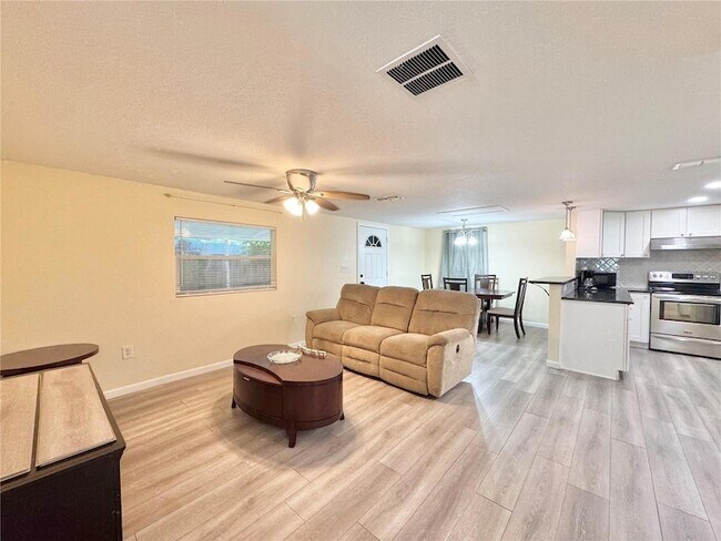Building Photo - 126 Flamingo Dr