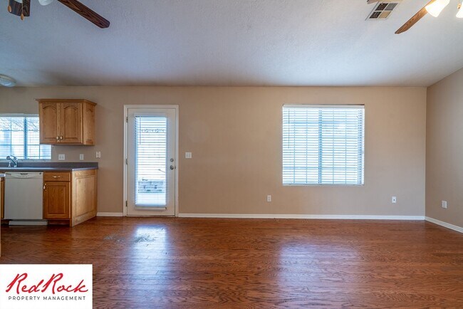 Building Photo - Pet Friendly - 4 Bed 2 Bath for rent in St. George