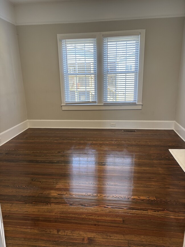 Building Photo - 603 Poplar Ave