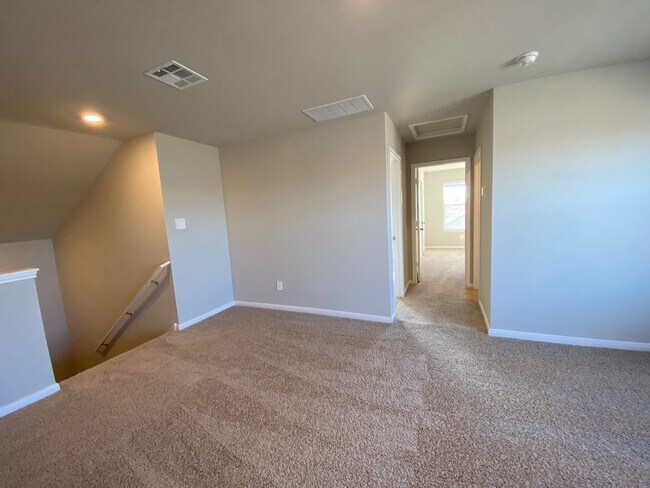 Building Photo - 154 Solitude Dr