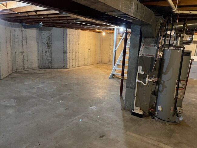Building Photo - 4475 W Milham Ave