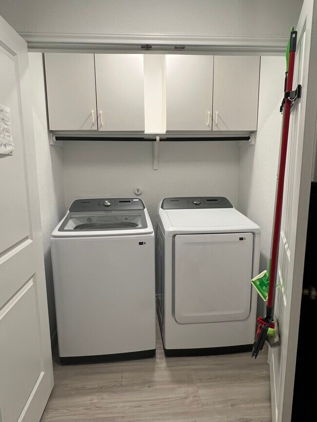 Building Photo - 7211 Green Sapphire