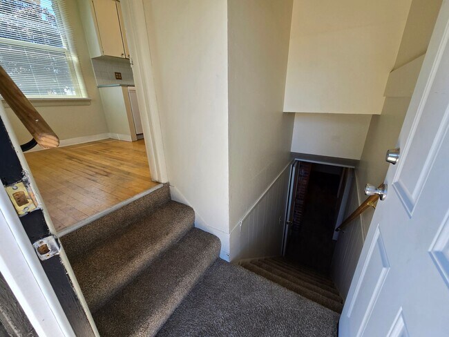 Building Photo - Beautiful North Side Home! Available Now!