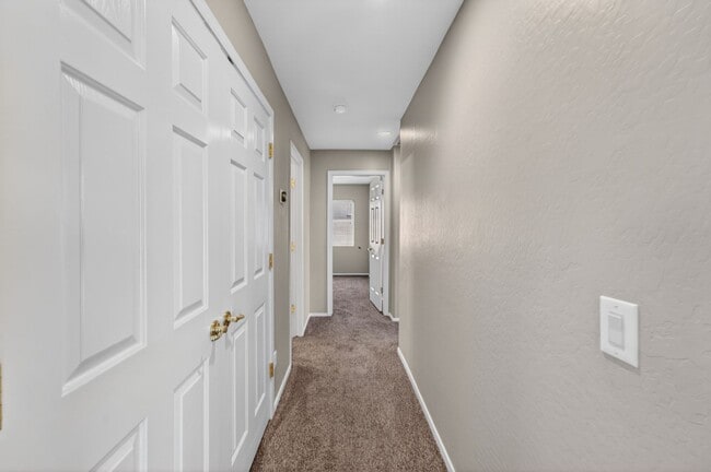 Building Photo - Spacious Gilbert Corner Lot Rental with 4 Bedrooms, Vaulted Ceilings & Private Backyard Retreat