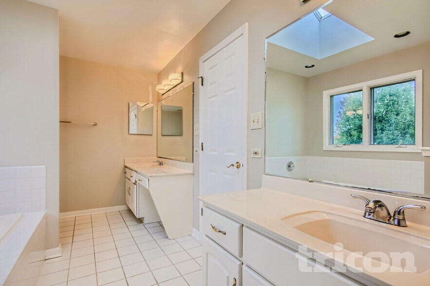 Building Photo - 7652 Brittany Ct