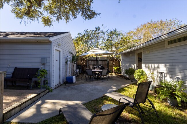 Building Photo - 127 Pompano Ave