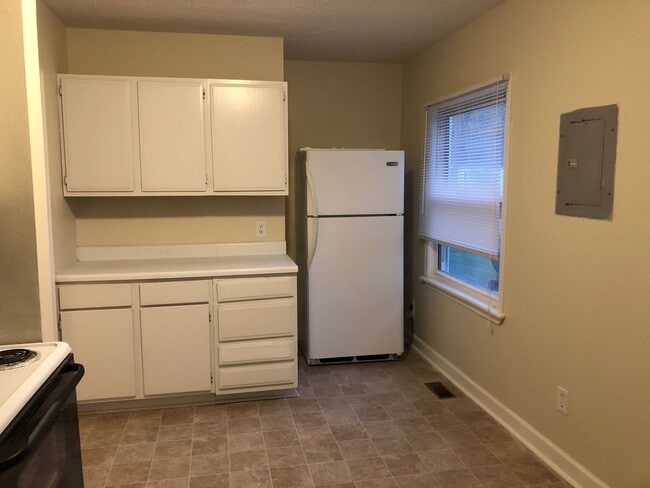 Building Photo - 2 BR 1 BA Bayshore Estates