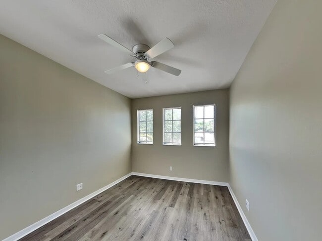 Building Photo - 20352 Chestnut Grove Dr