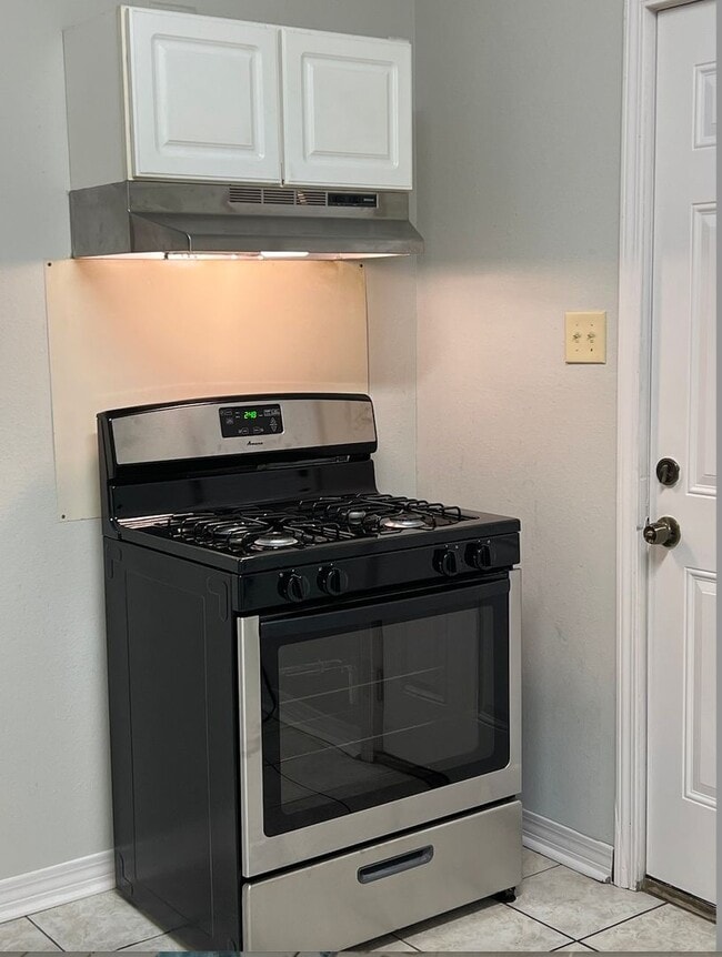 Building Photo - 209 Geneva St