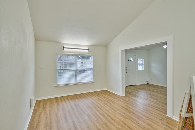 Building Photo - 31 Harbour Row Dr