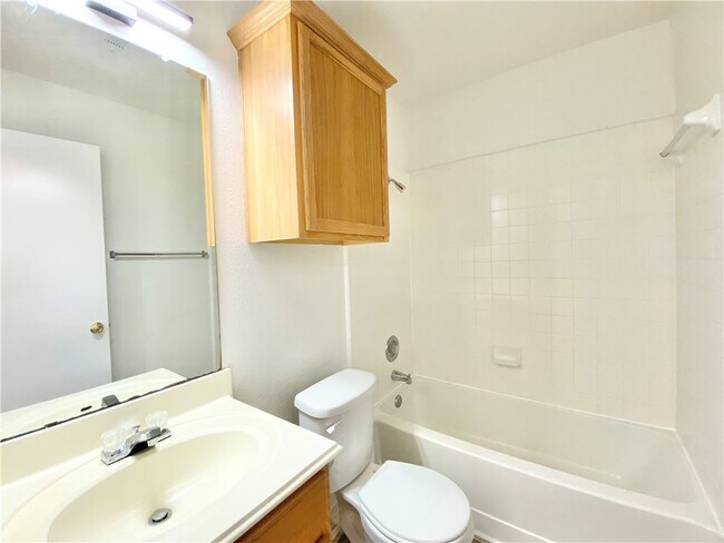 Building Photo - 811 Sonny Dr