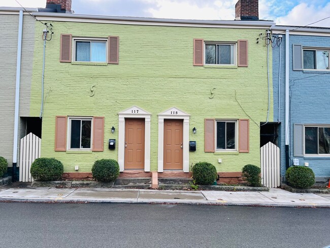 Building Photo - Two Bedroom rowhouse available in Northside August 1!