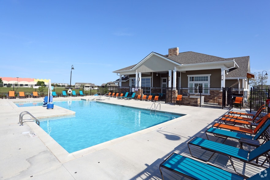 Pool - Prairie Grass at Waukee