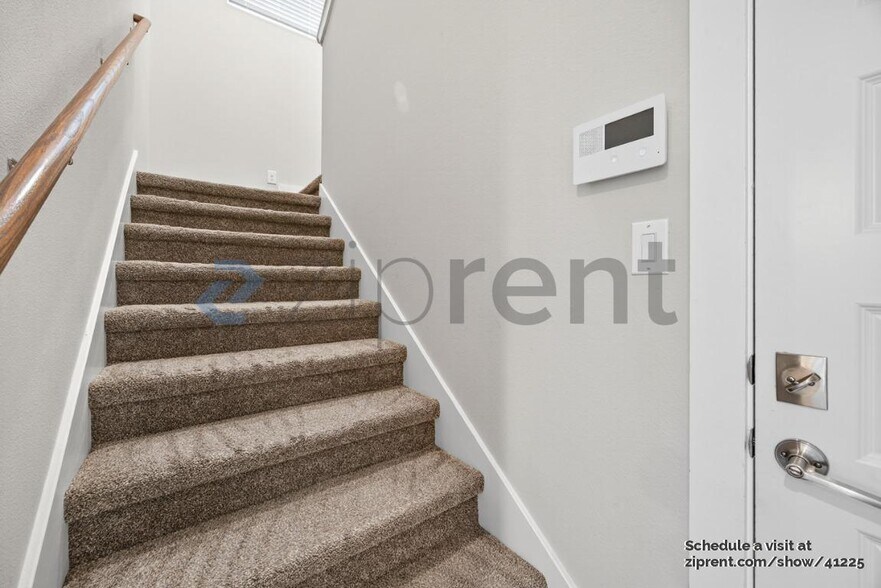 Building Photo - 1511 E Sandalwood Ln