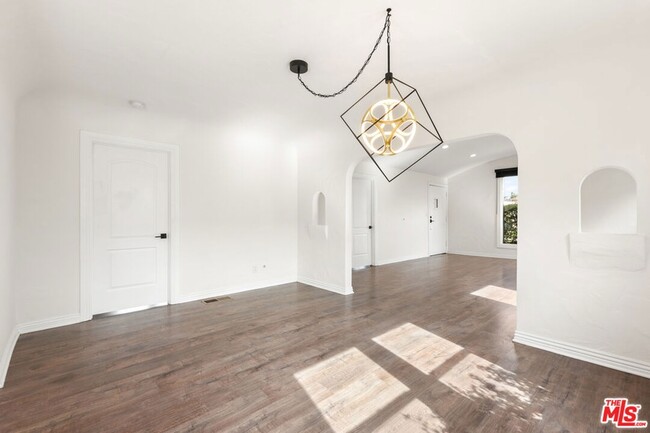 Building Photo - 6531 Arlington Ave