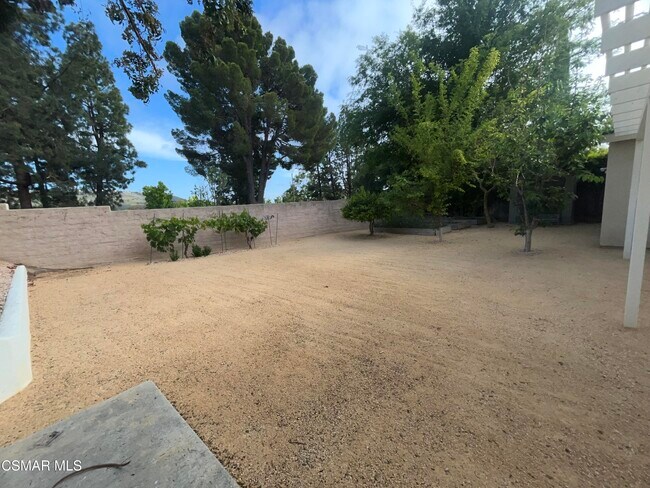 Building Photo - 2040 Shady Brook Dr