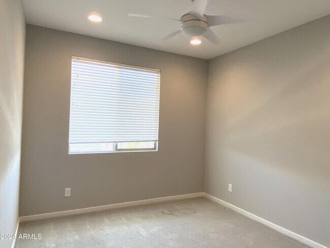 Building Photo - 3544 E Sands Dr