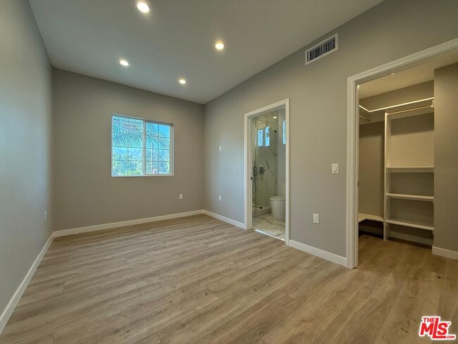 Building Photo - 10605 Owensmouth Ave