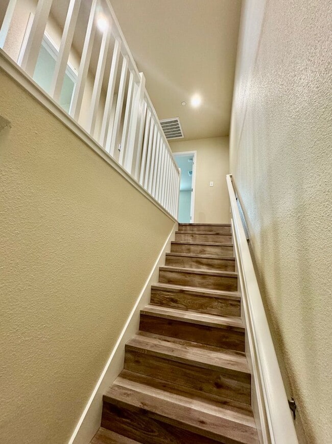 Building Photo - Stunning New Build 3-Bedroom, 2.5-Bath Triplex Apartment for Rent