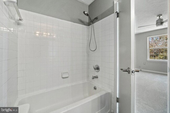 Building Photo - 10477 Campus Way S