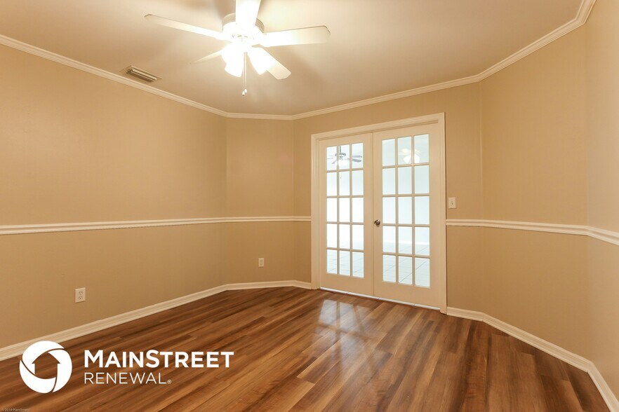 Building Photo - 2211 NE 5th Ave