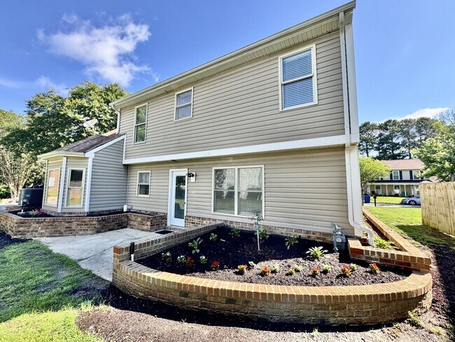 Building Photo - Available NOW! A Unique Home in Wesleyan C...