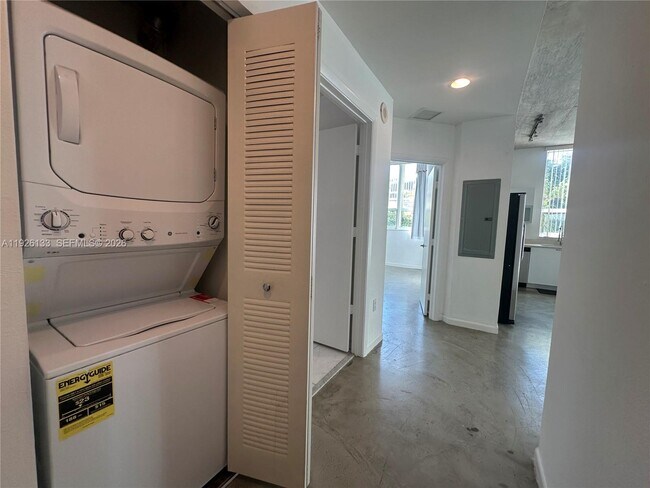 Building Photo - 234 NE 3rd St