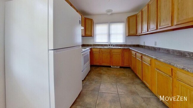 Building Photo - 210 Oakcrest Dr