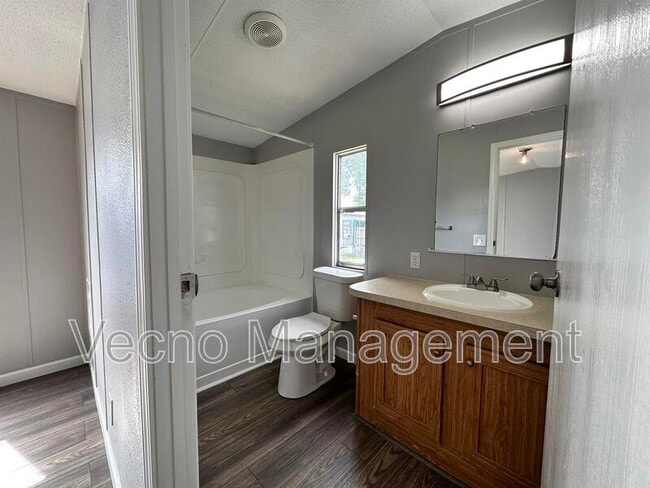 Building Photo - 13536 Sralla Rd