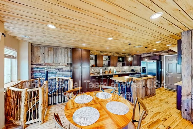 Building Photo - 1105 W Overland Pass Dr