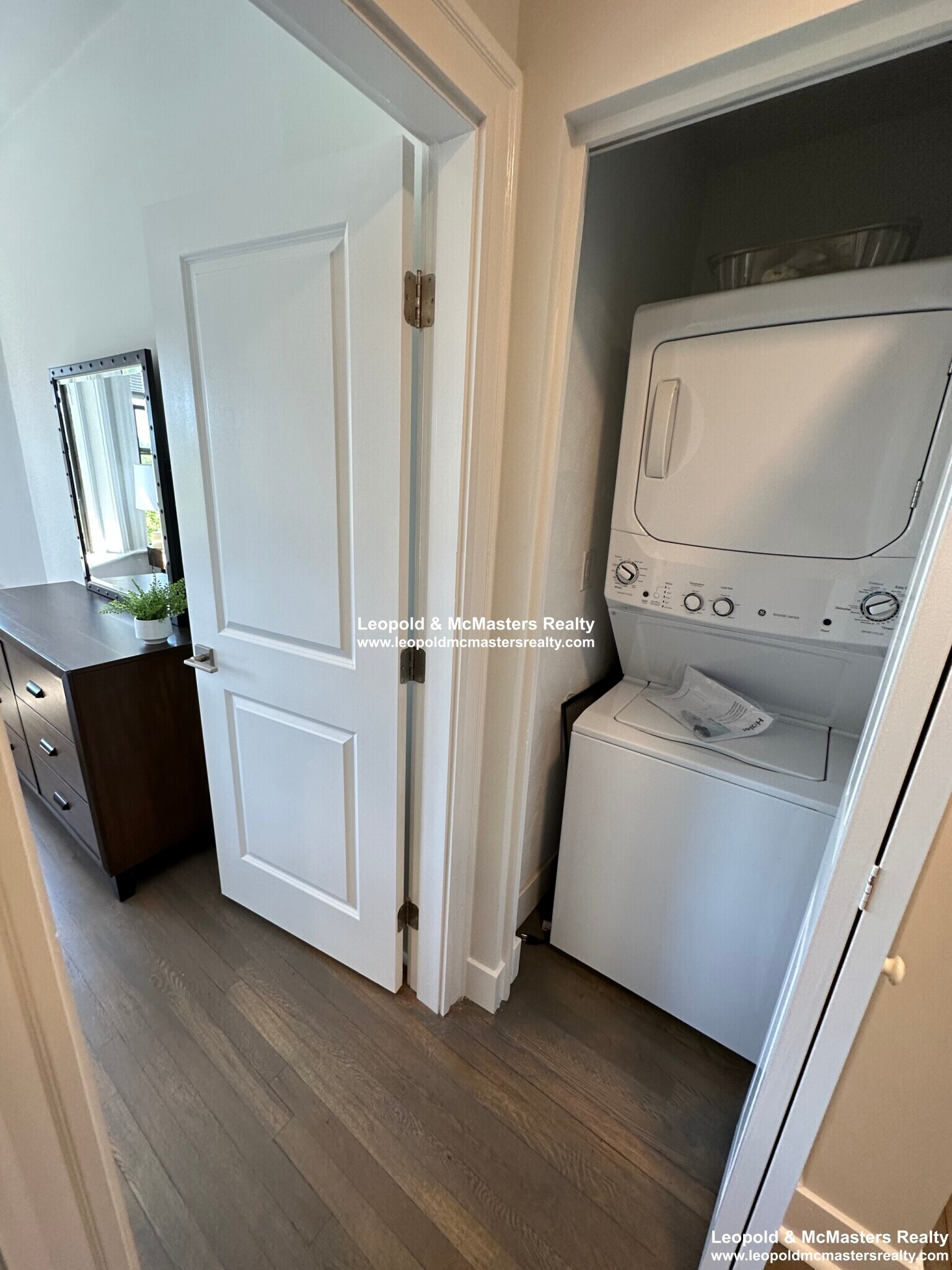 Building Photo - 51 Park Dr