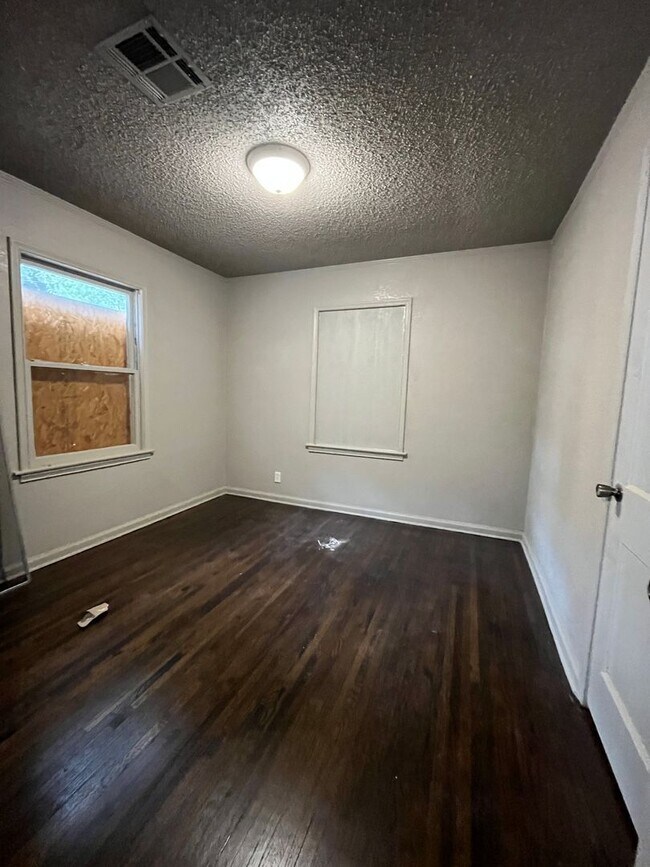 Building Photo - Charming 3 Bed, 1 Bath Home in Tulsa, OK S...