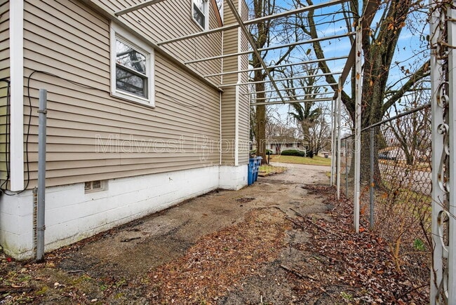 Building Photo - 1157 Redman Blvd