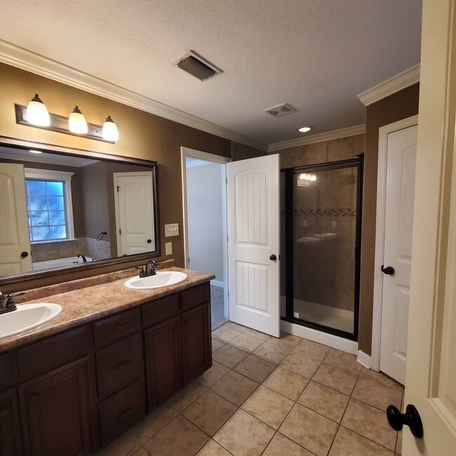 Building Photo - Charming 3-Bedroom Home with Modern Amenities in Hahira, GA