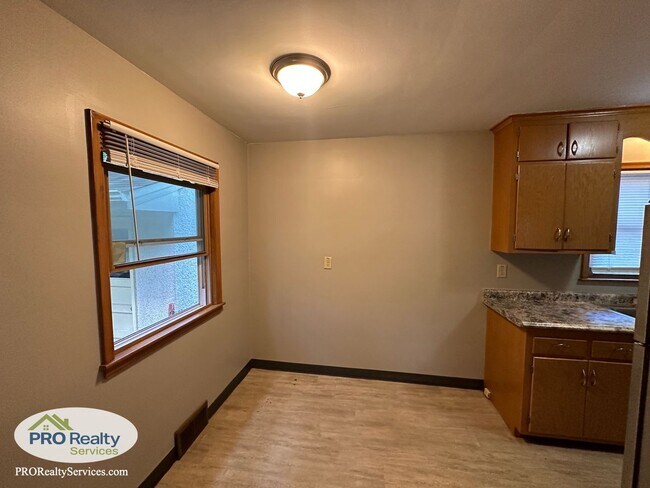 Building Photo - 3 Bedroom Home in South Saint Paul
