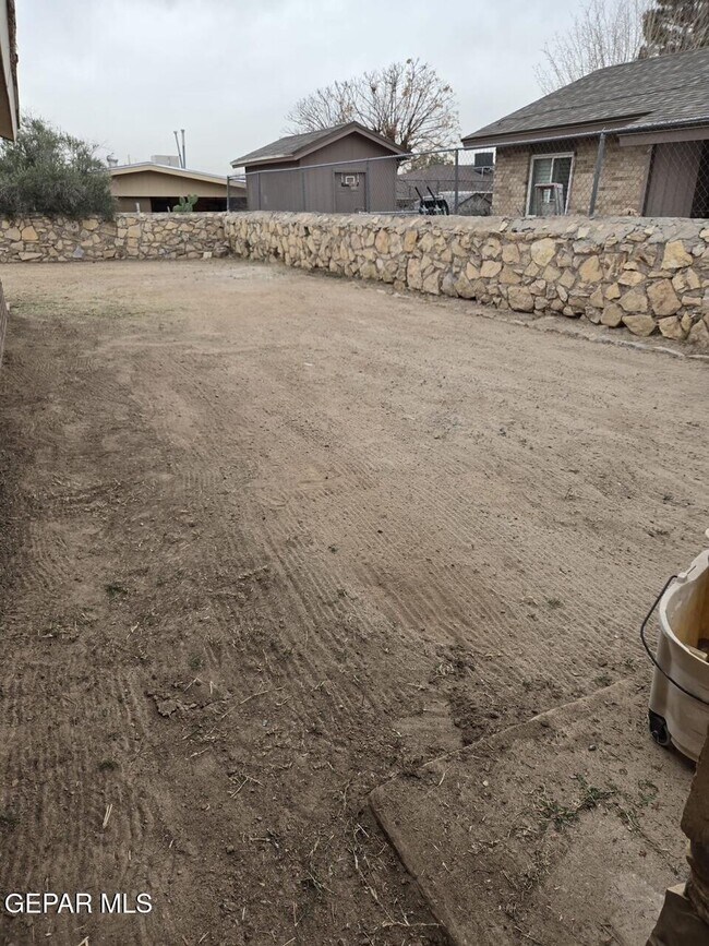 Building Photo - 8420 Waterfall Dr
