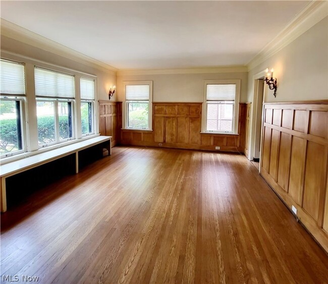 Building Photo - 6 BEDROOM IN CLEVELAND HEIGHTS FOR RENT - ...