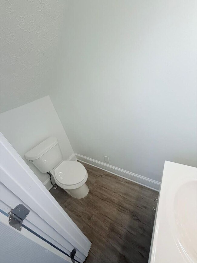 Building Photo - Gorgeous 4 bd, 1.5 bth Cleveland Heights Stunner!