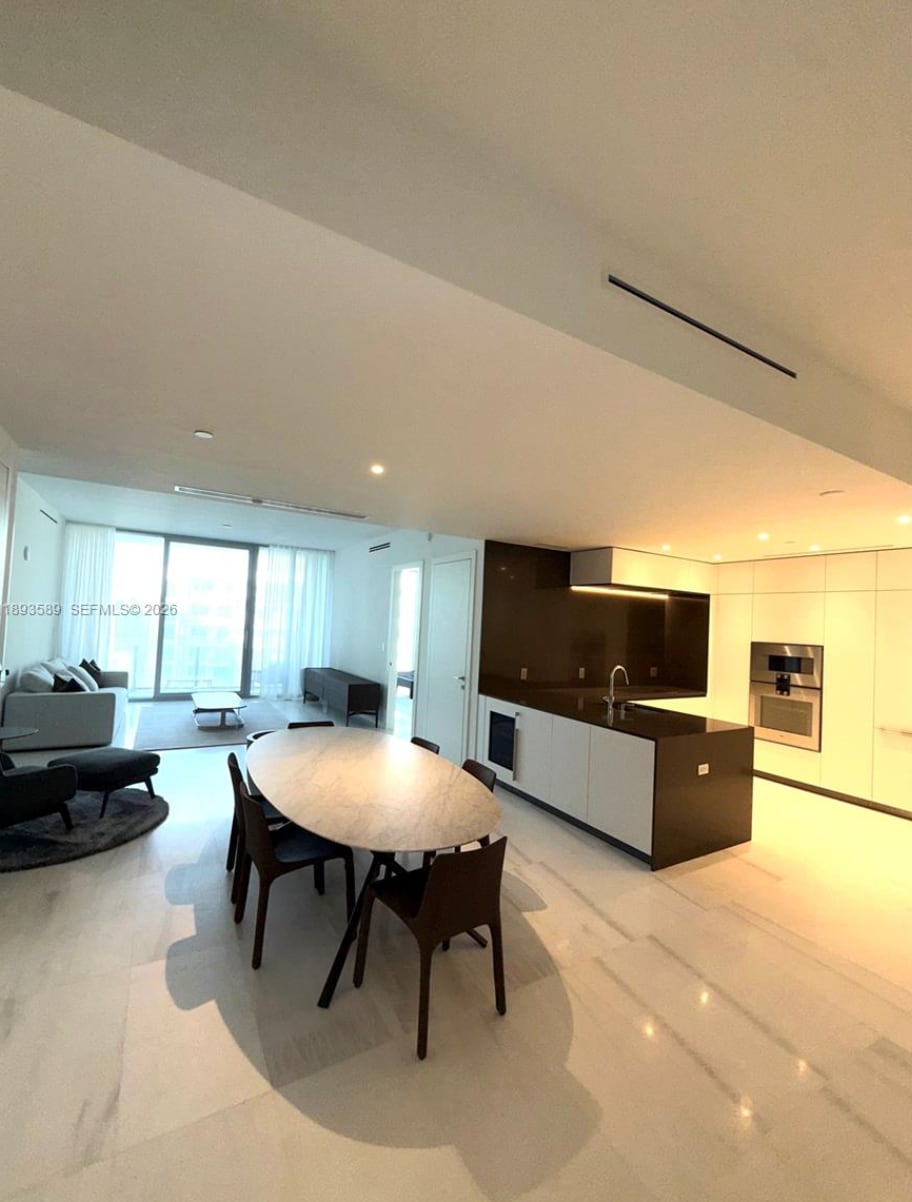 Building Photo - 300 Biscayne Boulevard Way