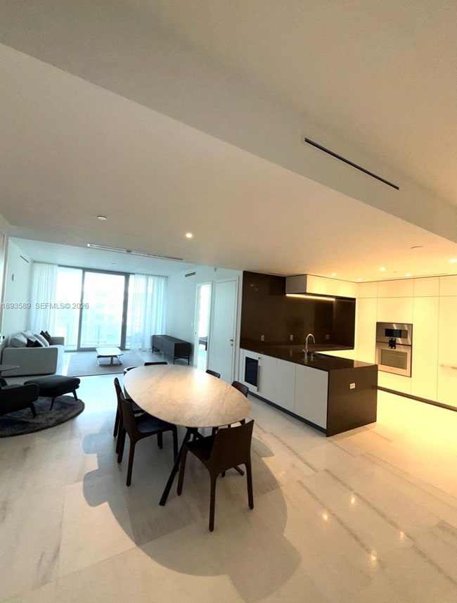 Building Photo - 300 Biscayne Boulevard Way