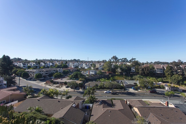 Building Photo - 2 WEEKS FREE!!! Point Loma 1BR with Washer...