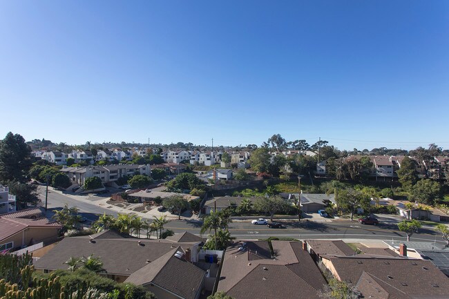 Building Photo - Point Loma 1BR with W/D In-Unit, Great Vie...
