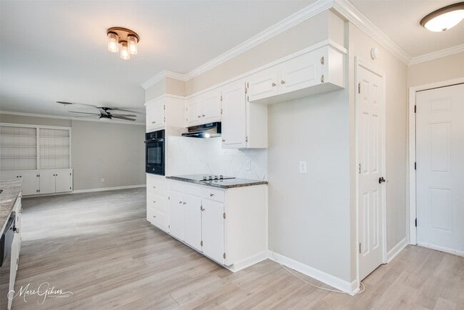 Building Photo - 9413 Garfield Dr