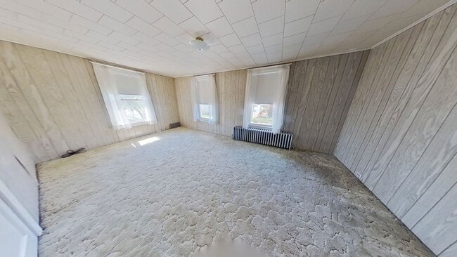 Building Photo - 2 Bedroom Duplex with Basement and Storage