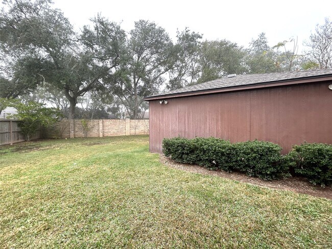 Building Photo - 2714 River Birch Dr