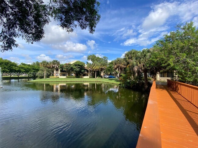 Building Photo - 9999 Summerbreeze Dr