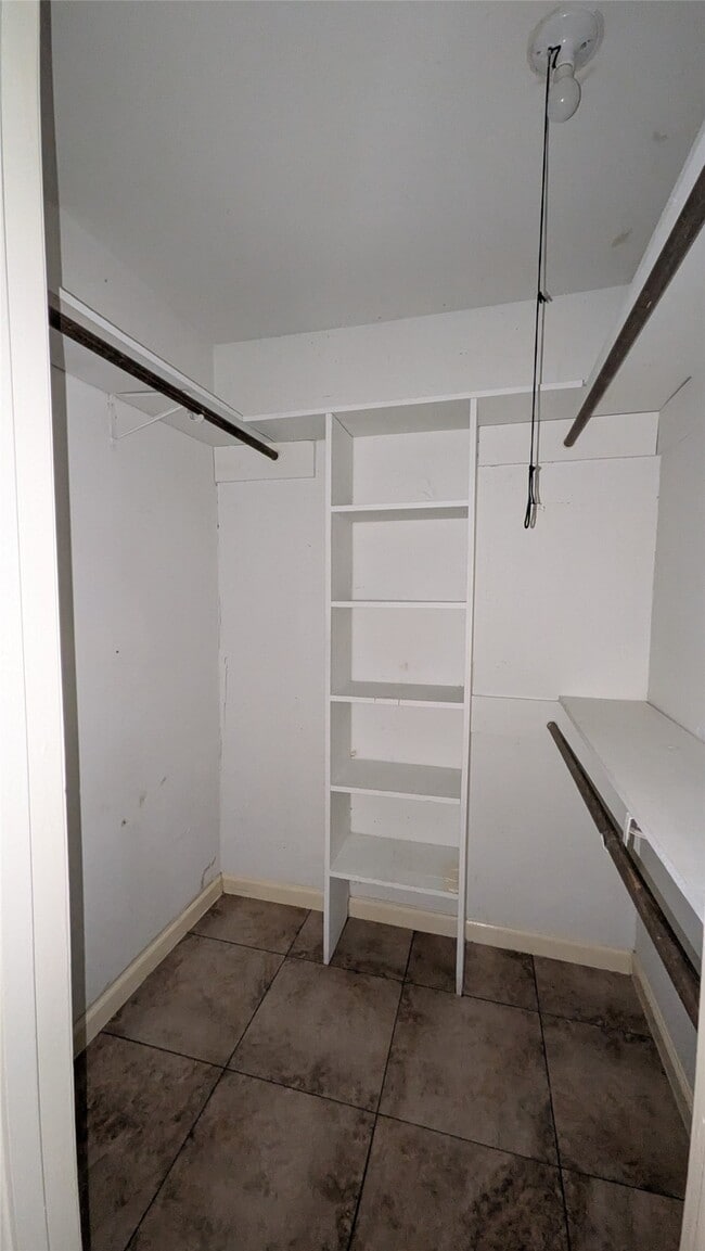 Building Photo - 8314 Beechnut St