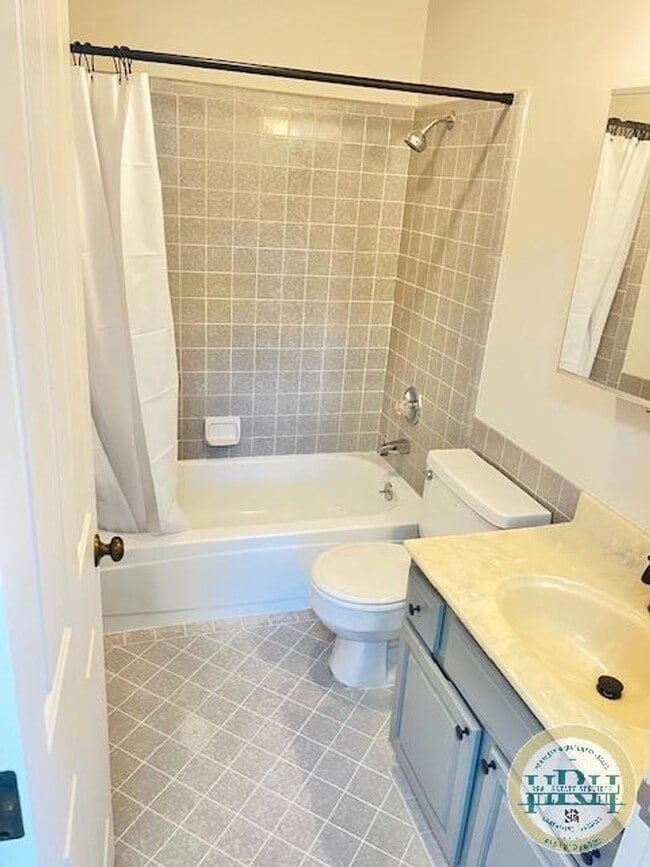 Building Photo - Spacious 3BR|2.5BA Home in the heart of Brisbane