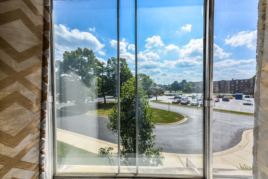 Building Photo - 1475 Rebecca Dr