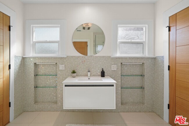 Building Photo - 665 McCadden Pl